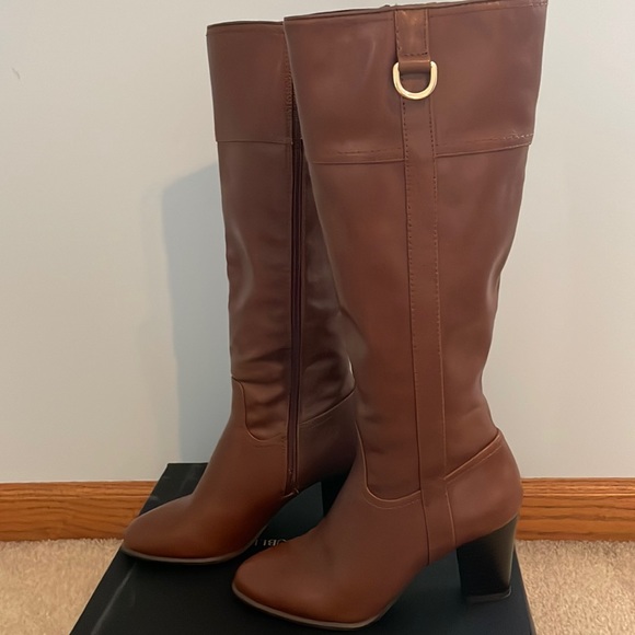 Brown leather boots - Picture 2 of 3